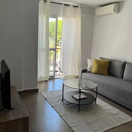 Prime Location - Stylish With Free Wifi, Free Parking, Steps From The Historic Center Apartment Malaga