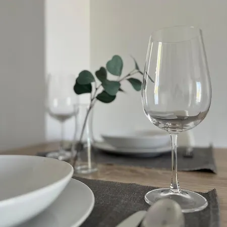 Prime Location - Stylish With Free Wifi, Free Parking, Steps From The Historic Center Apartment Malaga